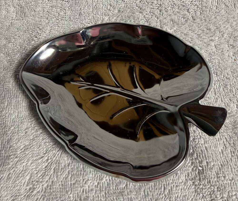Pretty aluminum Leaf trinket tray